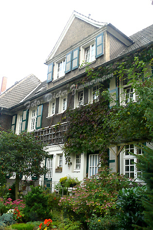 102_hausfront_sommerburgstr02b.jpg