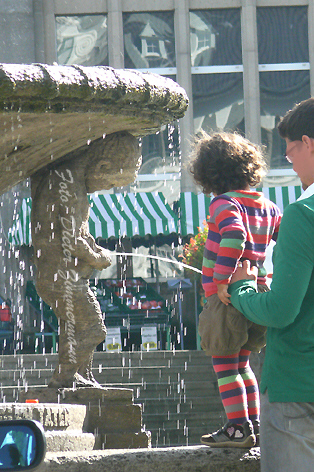 48_figur_kl_marktbrunnen02.jpg