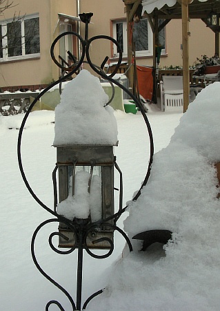 laterne_im_schnee01.jpg