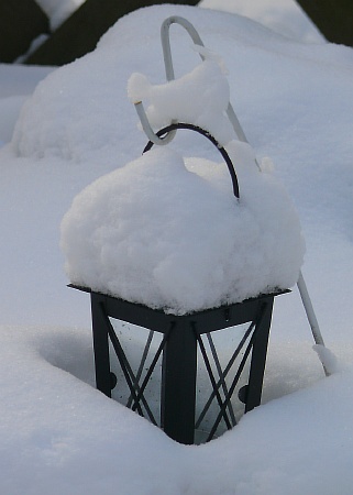 laterne_im_schnee04.jpg