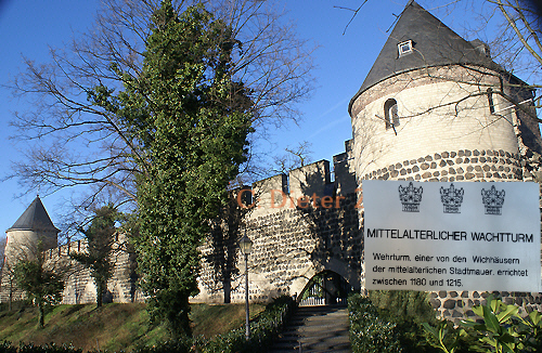 41Stadtmauer_Ecktuerme_Sachsen_Salierring01.jpg