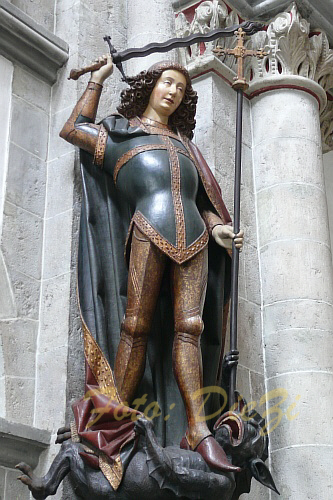 06st_andreas_innen_saeulenfigur_st_georg01.jpg